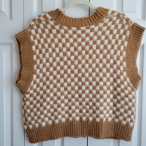 Sweet little Peaches checkered vest - Picture 4 of 11